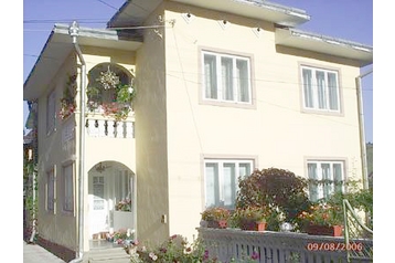 Rumanía Privát Pojorâta, Exterior